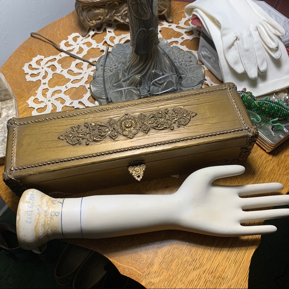 Vintage Gilt Wood & Gesso Dresser Top Glove Box - Picture 2 of 13